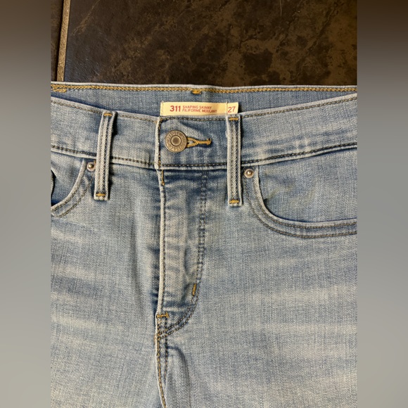 311 Shaping Skinny Levi’s - Picture 5 of 7